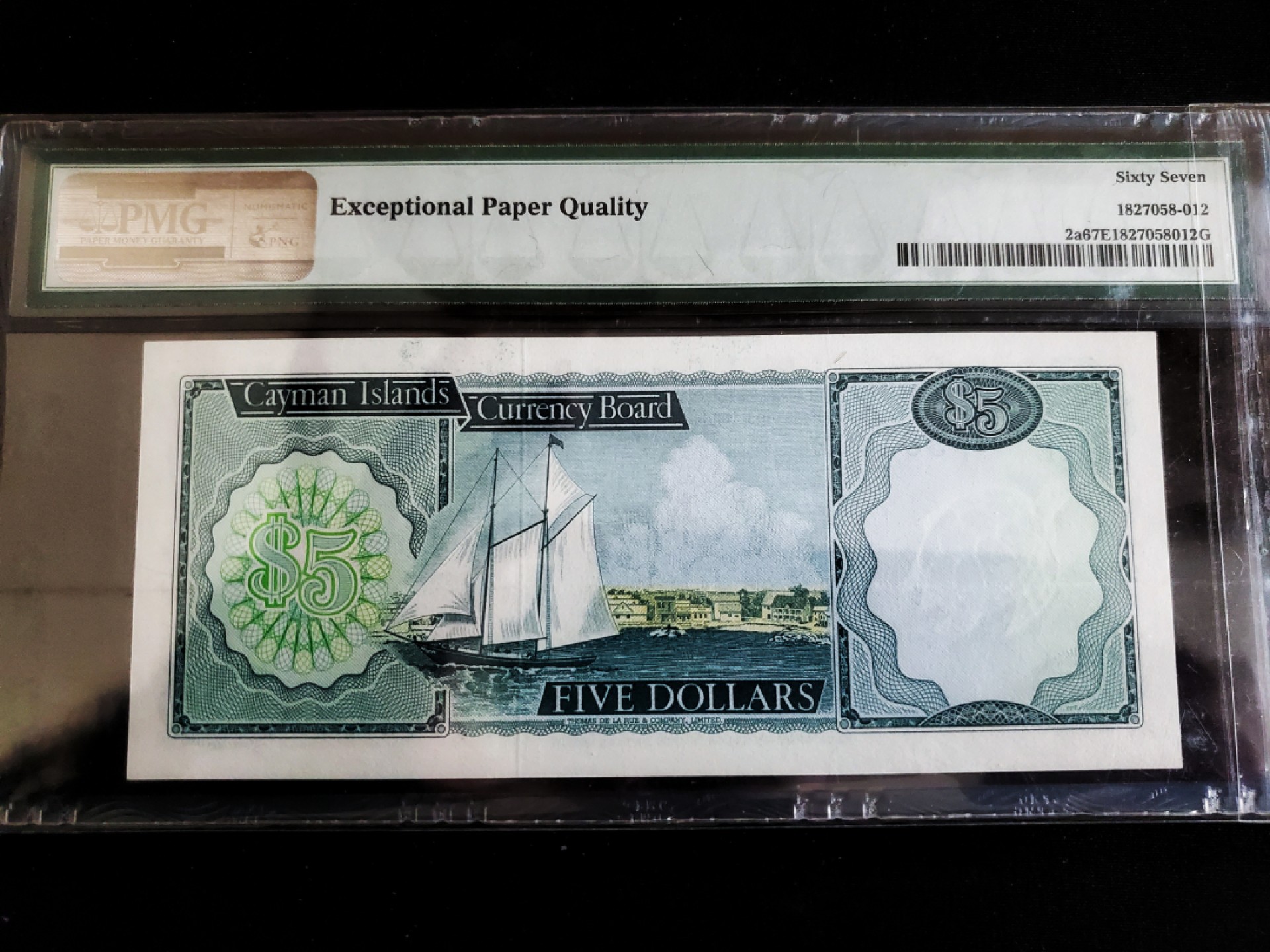 外钞收藏家》第一百七十六期拍卖 大冠女王 开曼群岛5镑A1首发冠  海龟水印 背面海岛风景优美 色彩迷人 高分67分