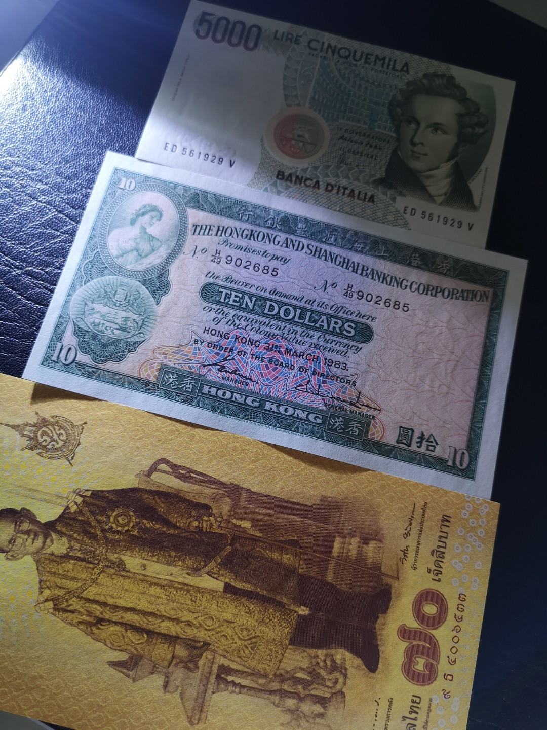 《外钞收藏家》第一百七十八期拍卖 意大利、港币、泰铢三张一起 全新UNC