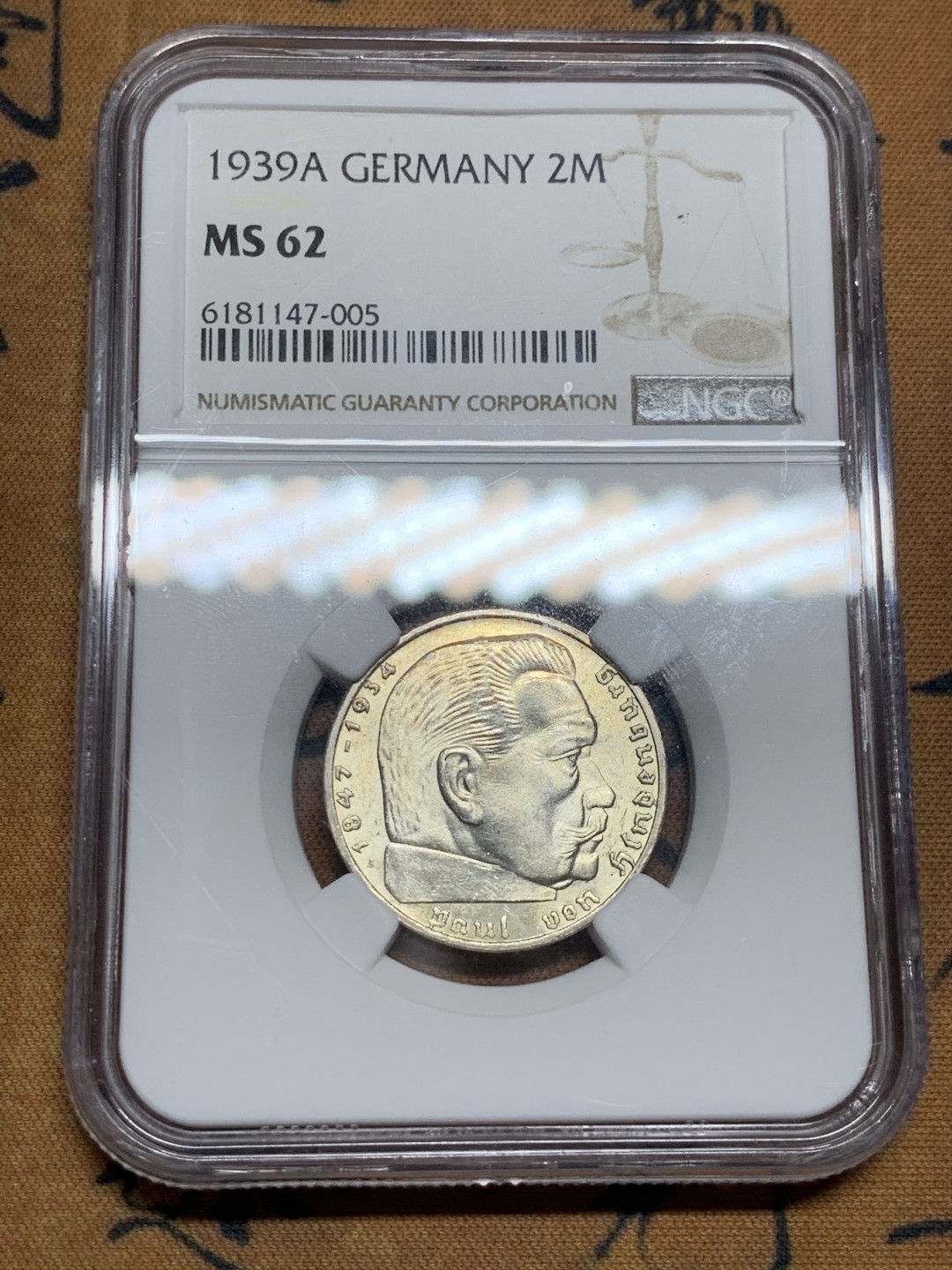 《竞宝斋》第52场-本周日，周一2场连拍（全场不限金额包邮） NGC-MS62 德国1939A 兴登堡2马克 黄油包浆 原光可见 车轮转光