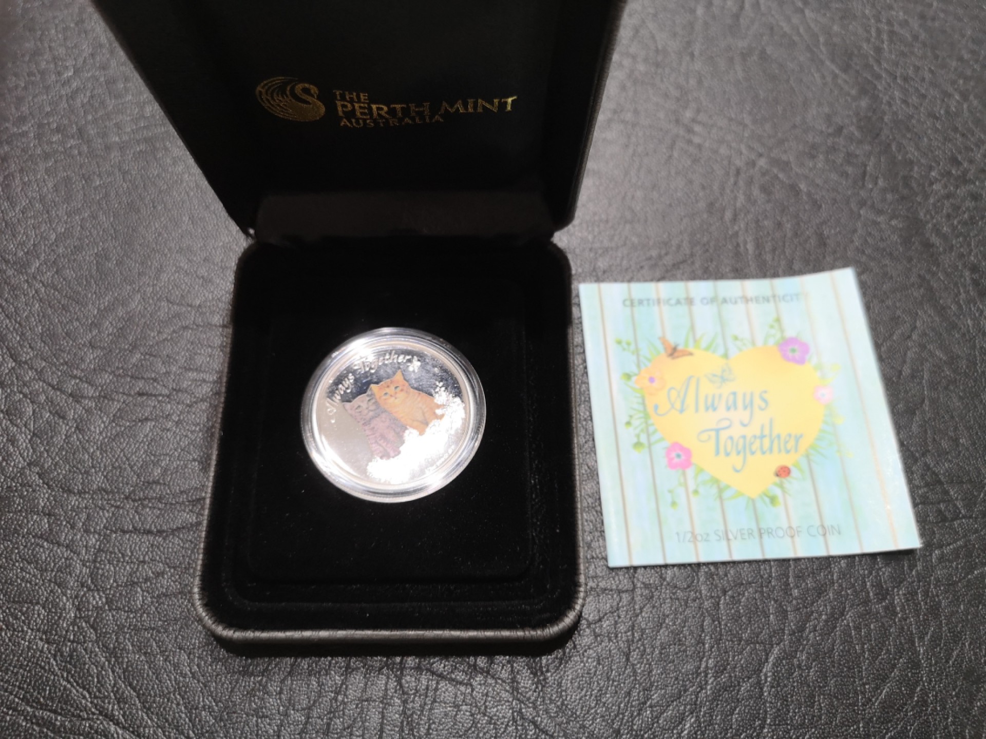 外钞收藏家》第一百七十六期拍卖 2015年图瓦卢永远在一起系列银币 原装精美盒装