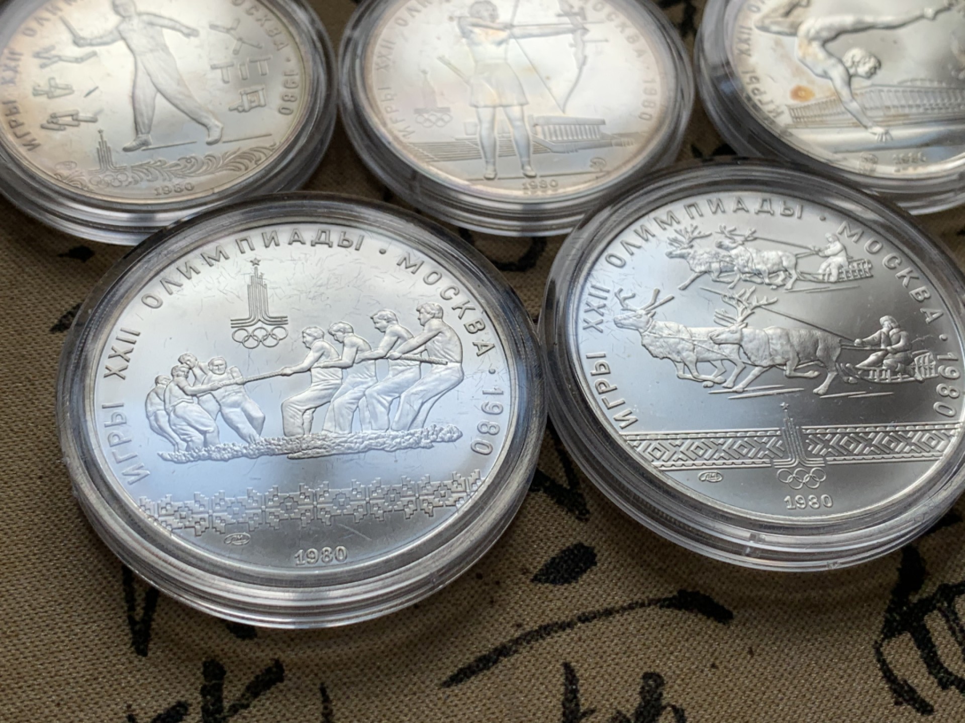 《竞宝斋》第52场-本周日，周一2场连拍（全场不限金额包邮） 原盒 苏联奥运 1980年 一组 3大 4小 银币一盒总重量 166.58克