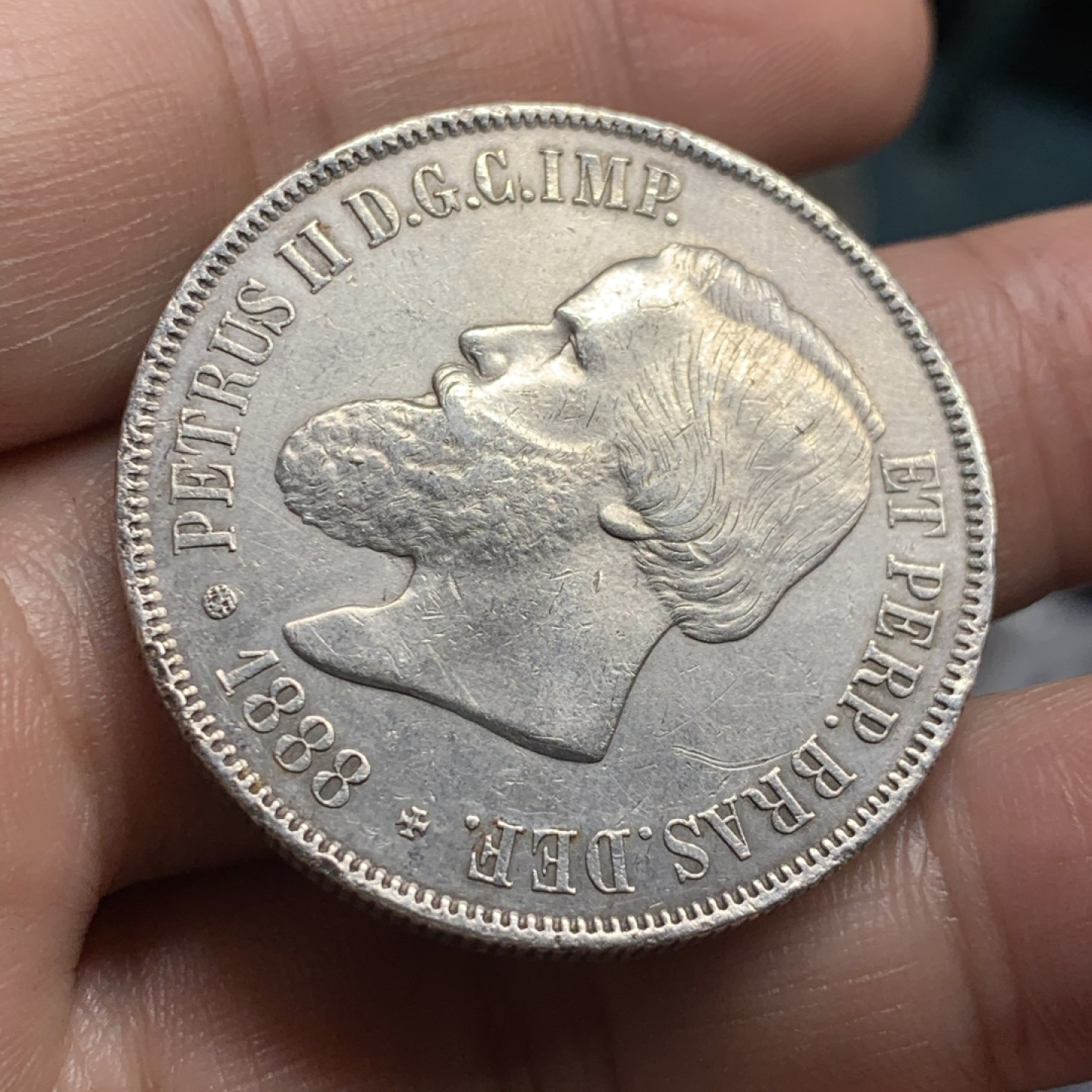 《竞宝斋》第52场-本周日，周一2场连拍（全场不限金额包邮） 1888年巴西帝国银币、佩德罗二世、2000瑞斯、特年1888、重量25.5g、底板干净无大伤、热门品种