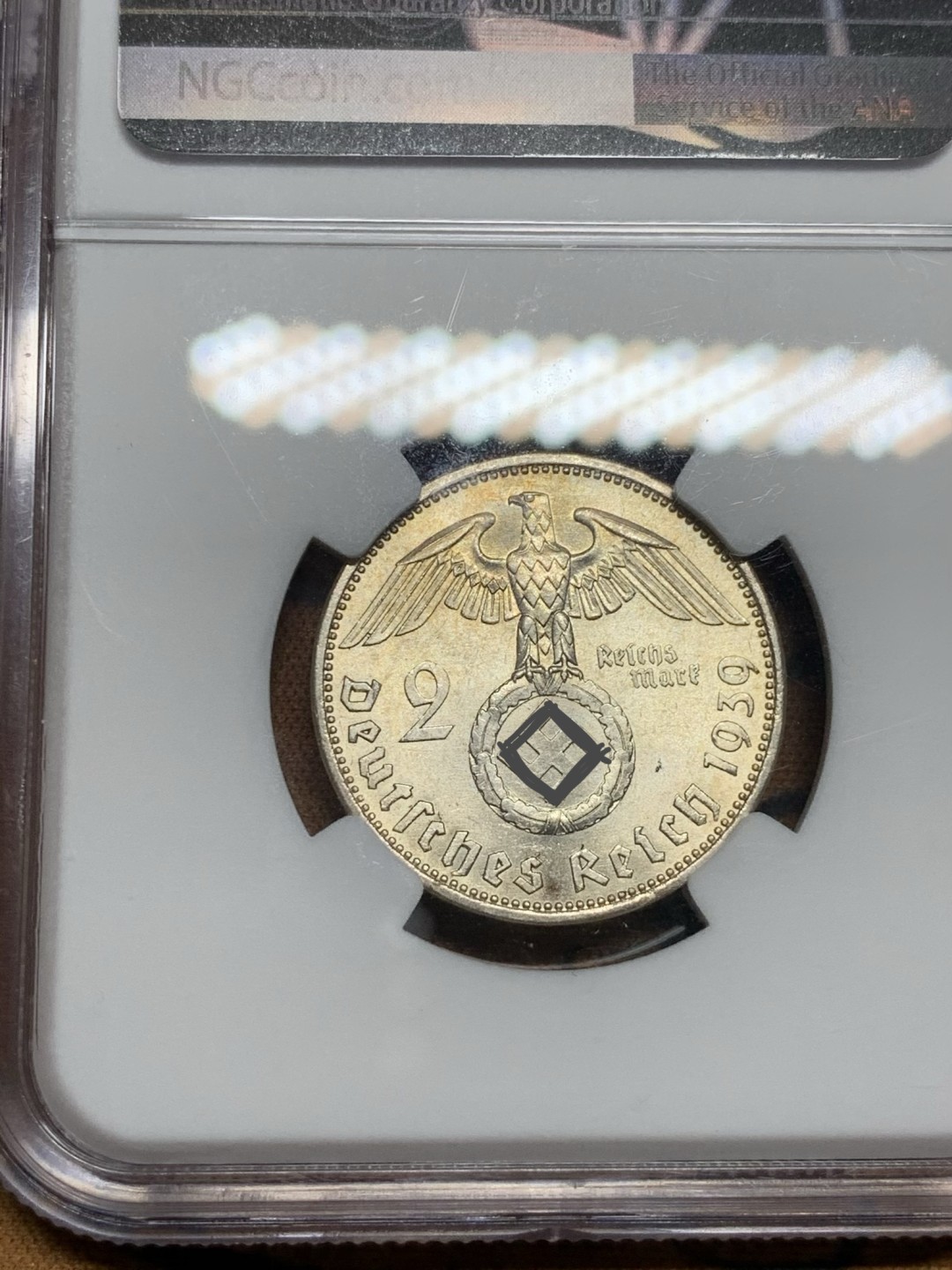 《竞宝斋》第52场-本周日，周一2场连拍（全场不限金额包邮） NGC-MS62 德国1939A 兴登堡2马克 黄油包浆 原光可见 车轮转光