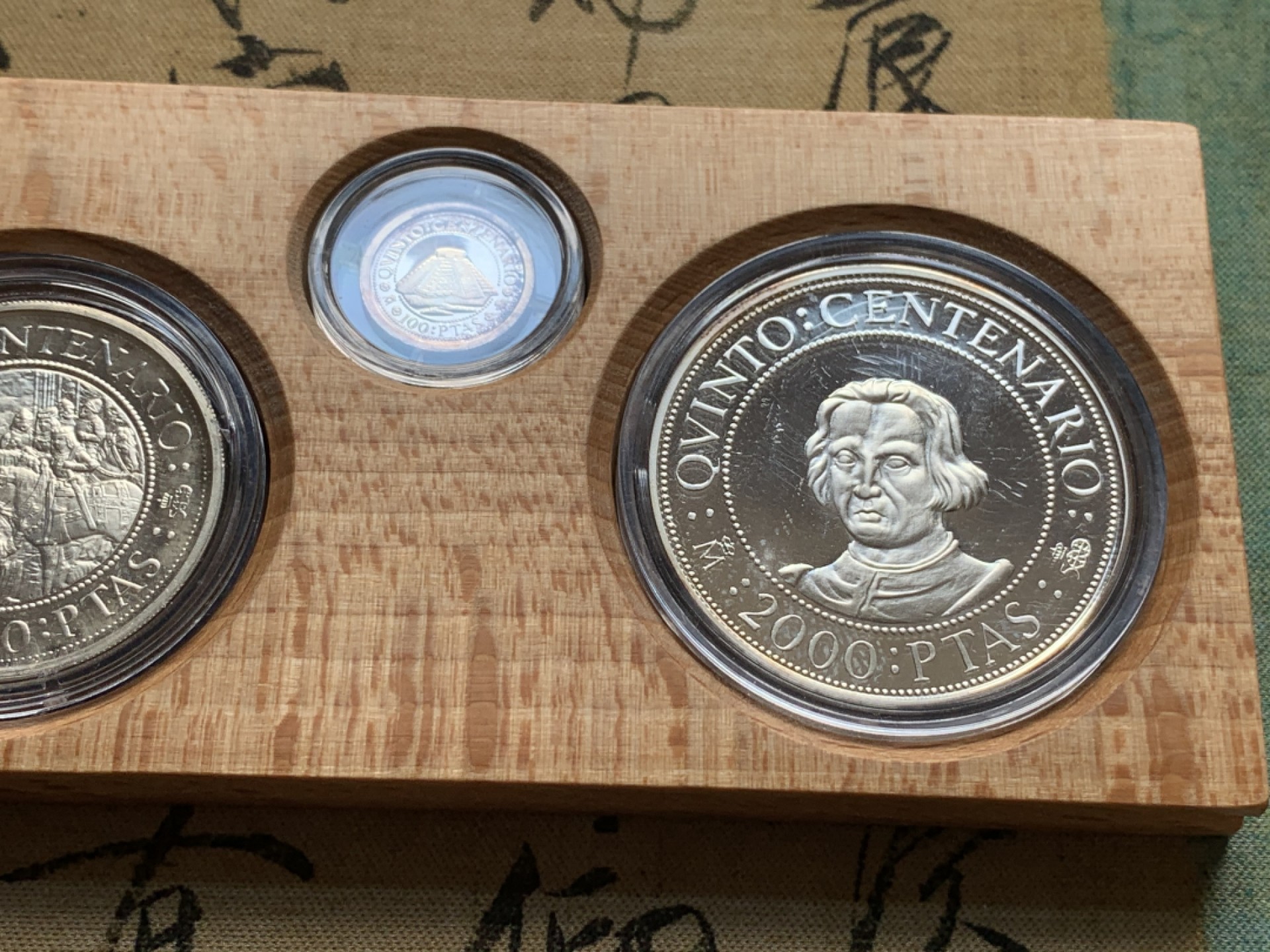 《竞宝斋》第52场-本周日，周一2场连拍（全场不限金额包邮） 原木盒证书 西班牙 1989年 五百周年纪念 5枚套装 精制银币