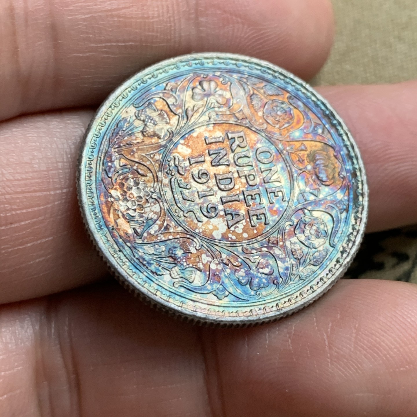 《竞宝斋》第52场-本周日，周一2场连拍（全场不限金额包邮） UNC级好品 英国 1919年 1卢比 乔治五世印度卢比 银币 车轮转光 细节清晰 五彩包浆