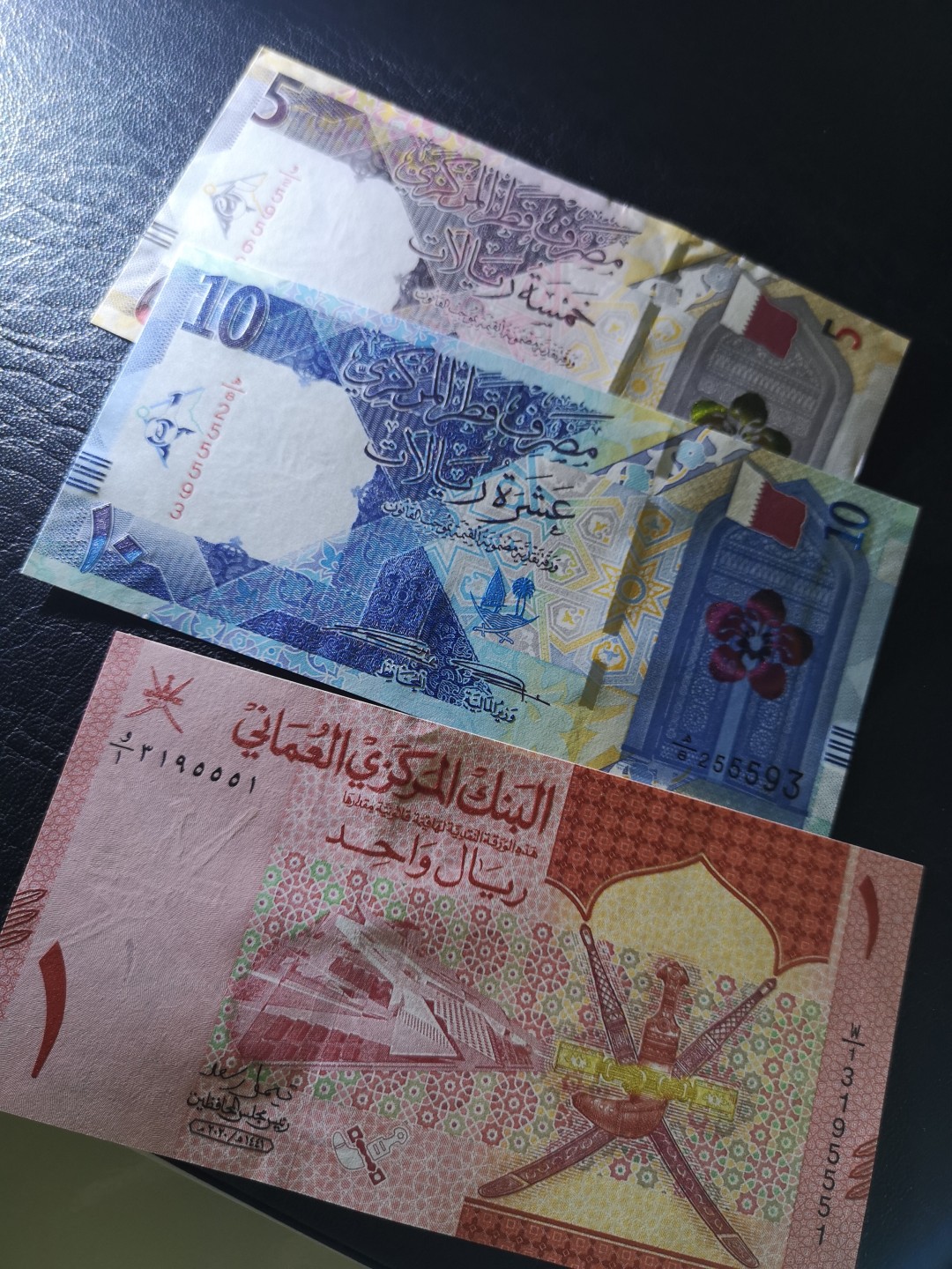 外钞收藏家》第一百七十六期拍卖 卡塔尔三张 一起 全新UNC