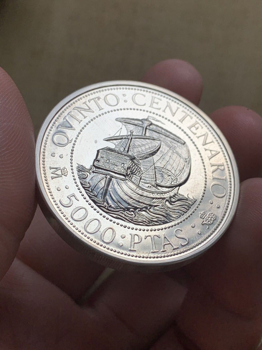 《竞宝斋》第52场-本周日，周一2场连拍（全场不限金额包邮） 原盒证书 西班牙1989年 大帆船 5000比塞塔 精制大银币 54克