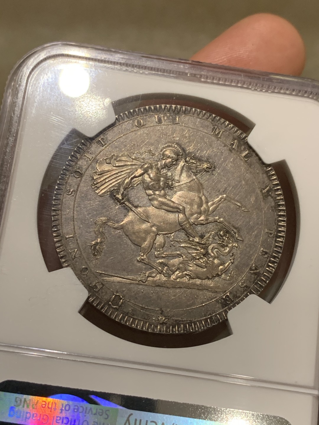 NGC MS63 1818年英国乔治三世马剑克朗 镜面底板，紫罗兰色包浆，最早的马剑克朗