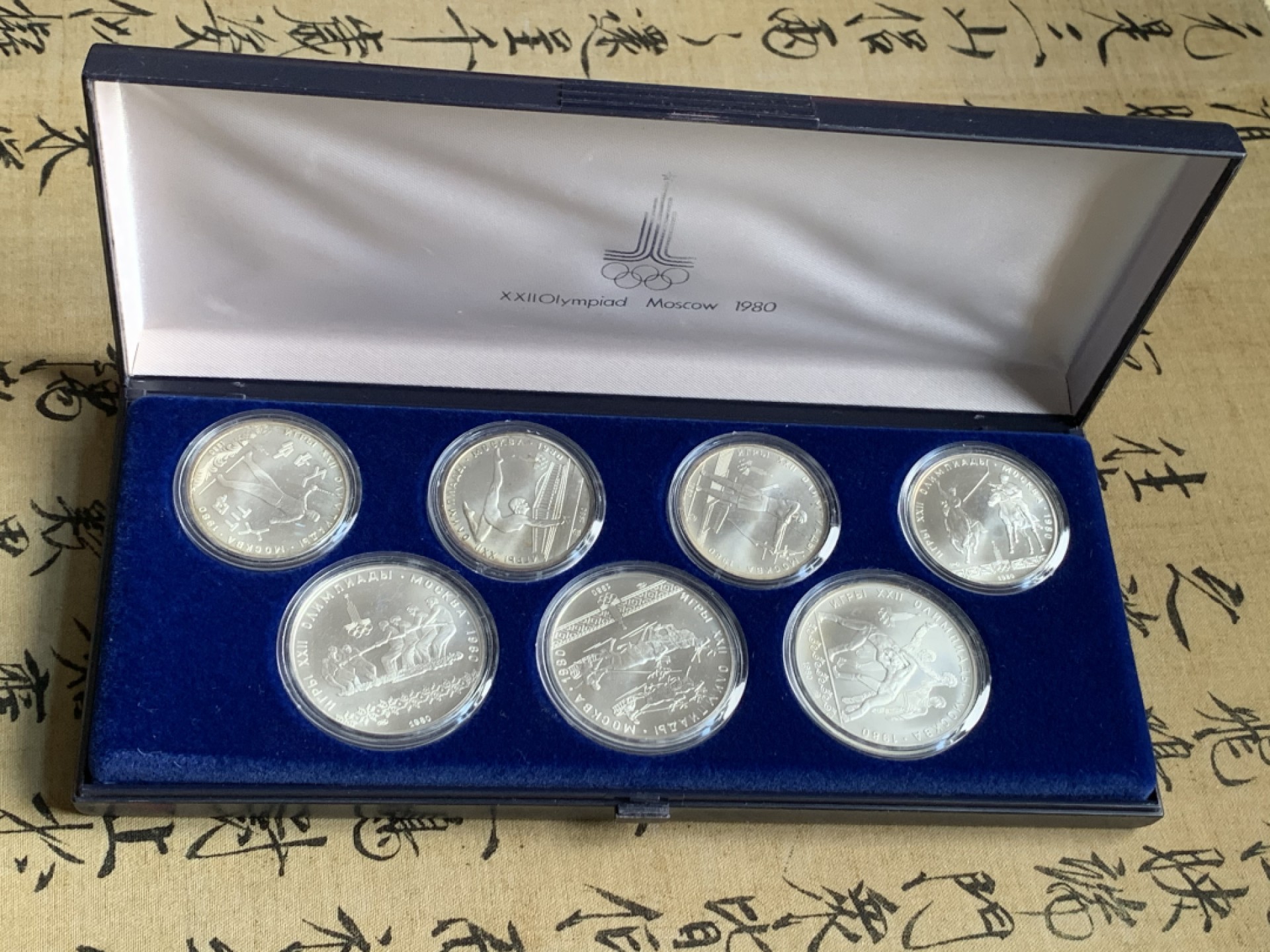 《竞宝斋》第52场-本周日，周一2场连拍（全场不限金额包邮） 原盒 苏联奥运 1980年 一组 3大 4小 银币一盒总重量 166.58克