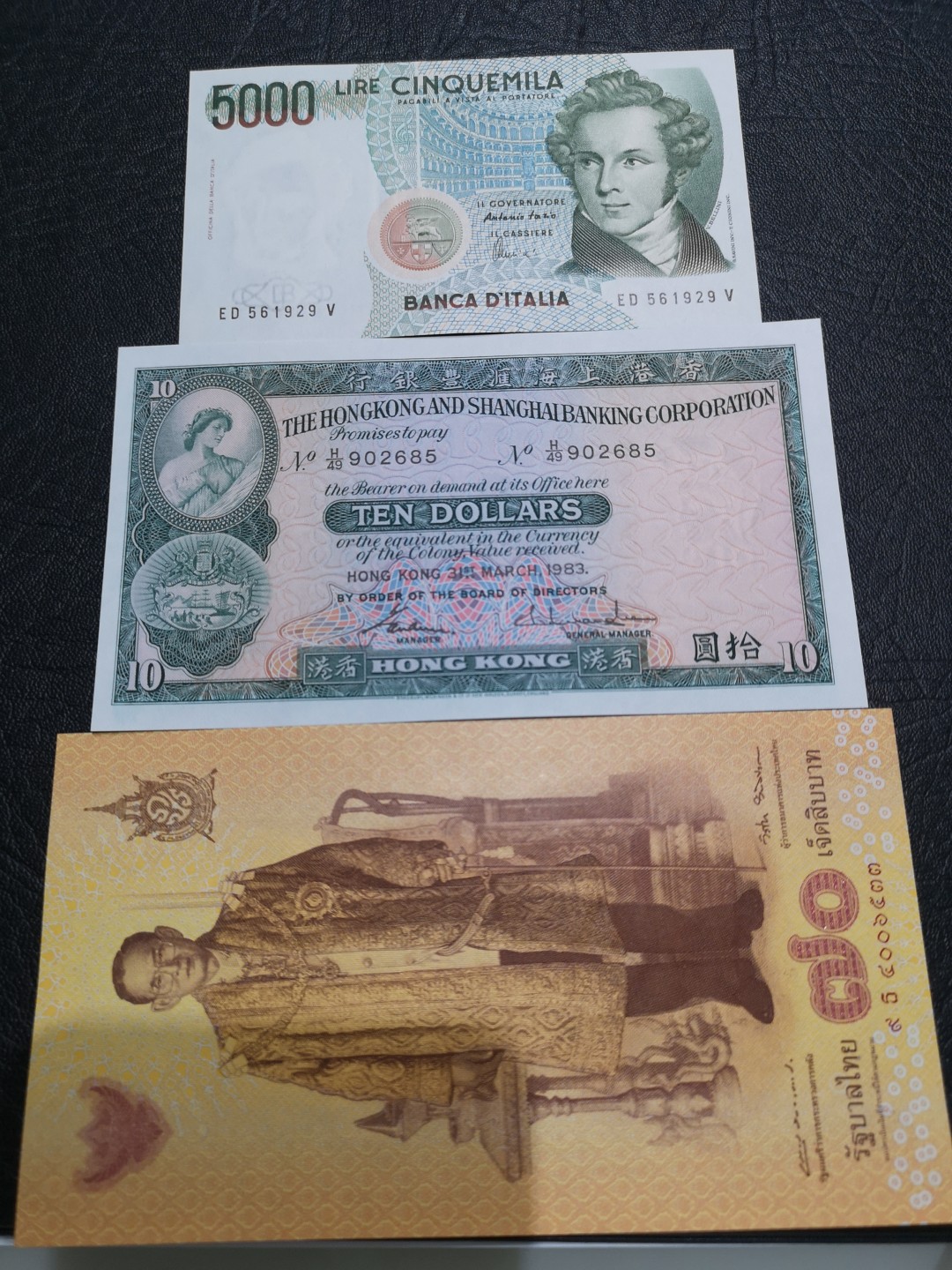 《外钞收藏家》第一百七十八期拍卖 意大利、港币、泰铢三张一起 全新UNC