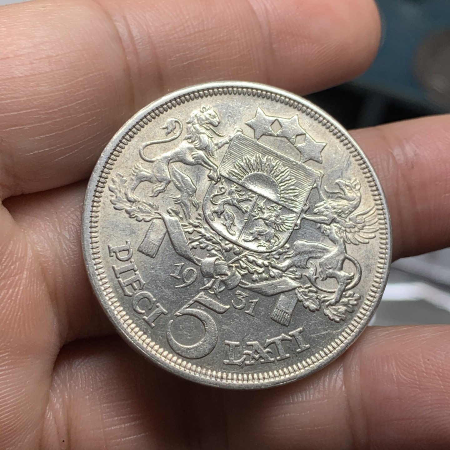 《竞宝斋》第52场-本周日，周一2场连拍（全场不限金额包邮） 1931年拉脱维亚少女银币、重量25g、底光十足、5拉特