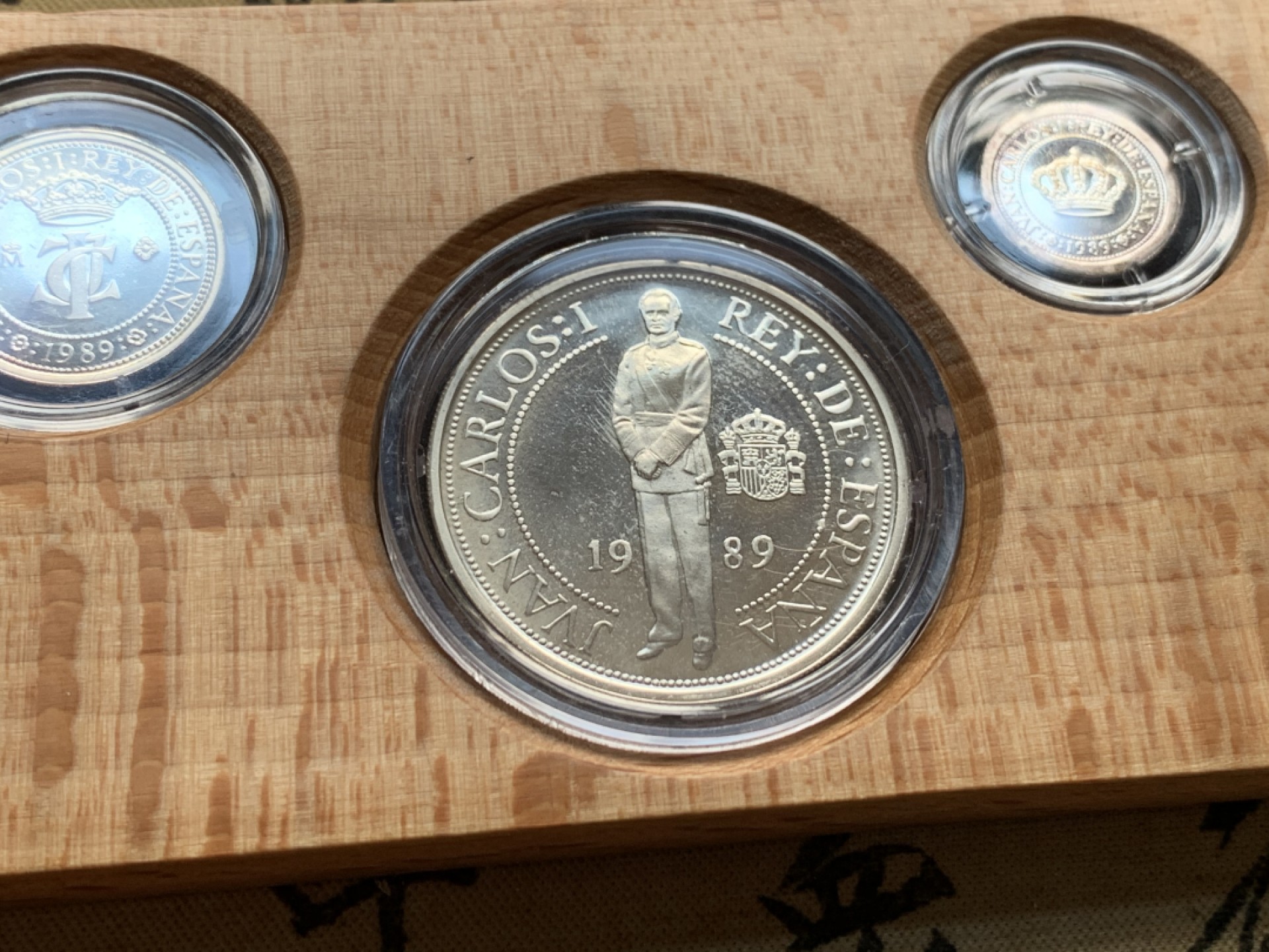 《竞宝斋》第52场-本周日，周一2场连拍（全场不限金额包邮） 原木盒证书 西班牙 1989年 五百周年纪念 5枚套装 精制银币