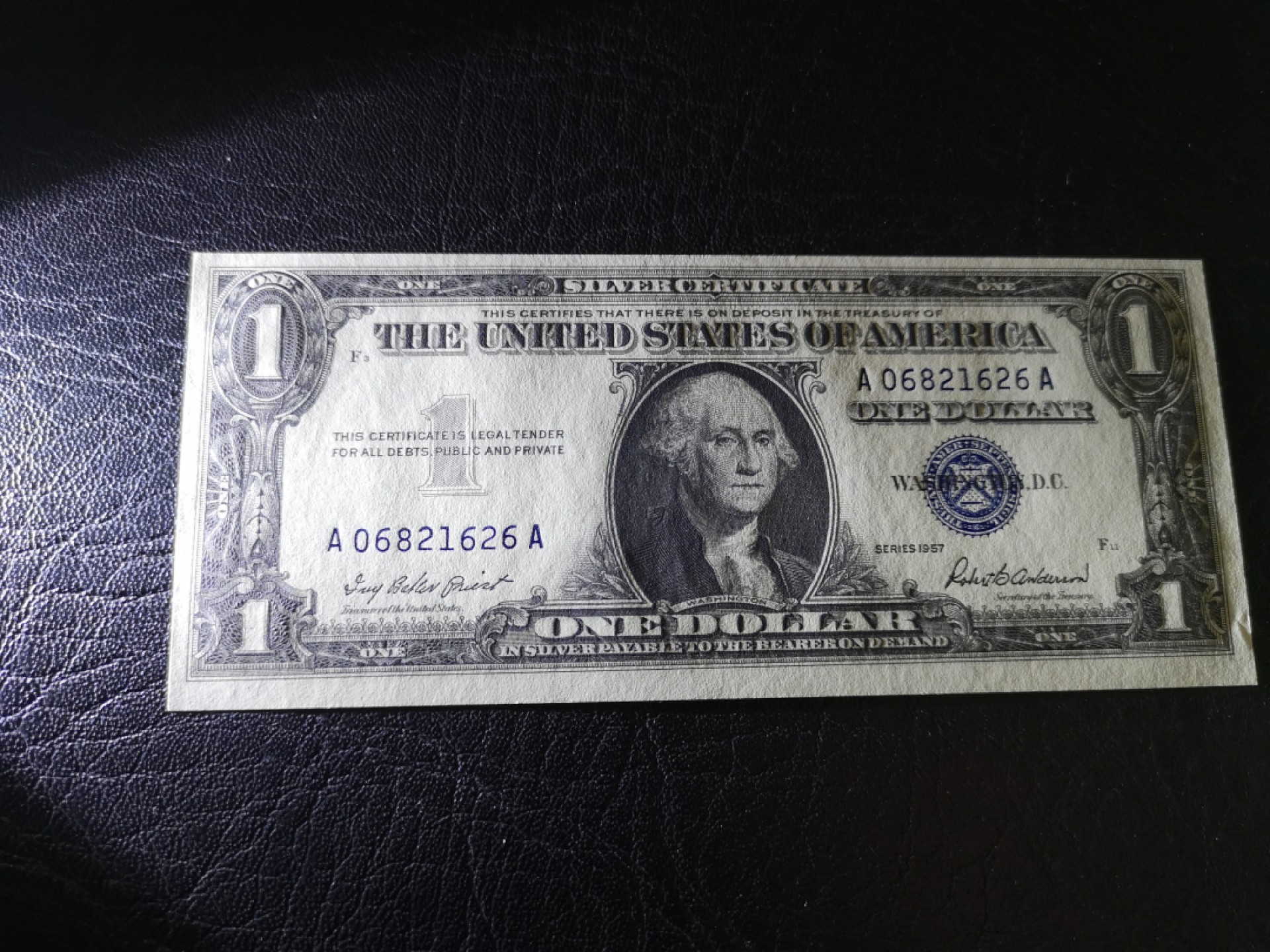 外钞收藏家》第一百七十六期拍卖 1957年蓝库印1美元 全新UNC