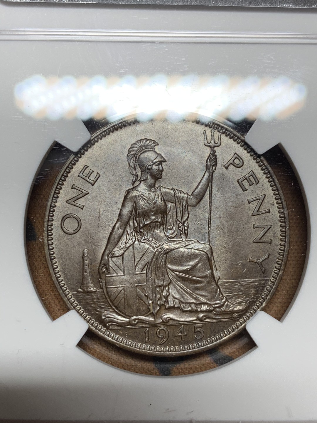 《竞宝斋》第52场-本周日，周一2场连拍（全场不限金额包邮） NGC MS65BN 英国1945年乔治六世便士 高分少见 完美诠释巧克力包浆