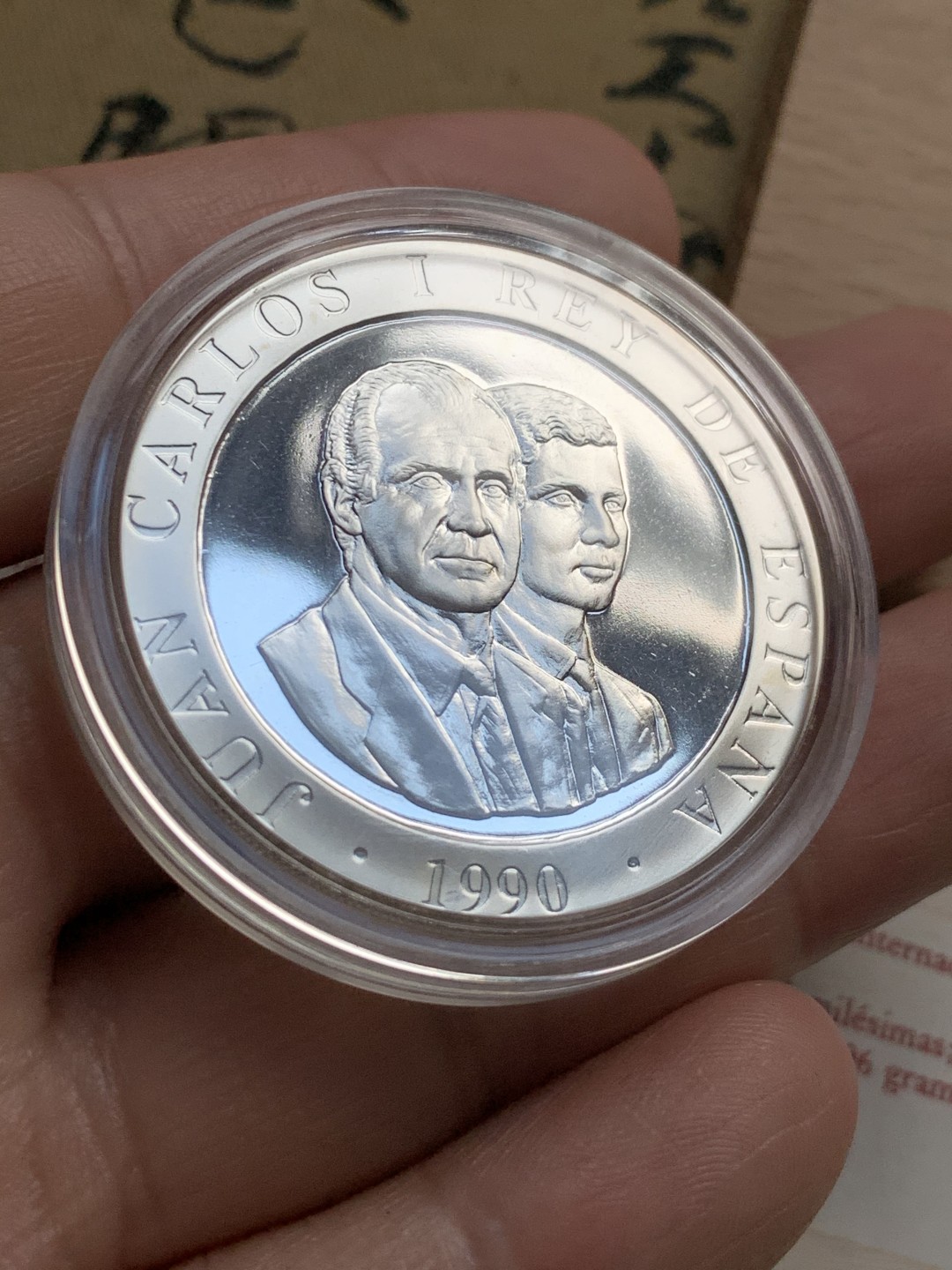 《竞宝斋》第52场-本周日，周一2场连拍（全场不限金额包邮） 原盒证书 西班牙 1992年 奥运 2000比塞塔 精制大银币 27克