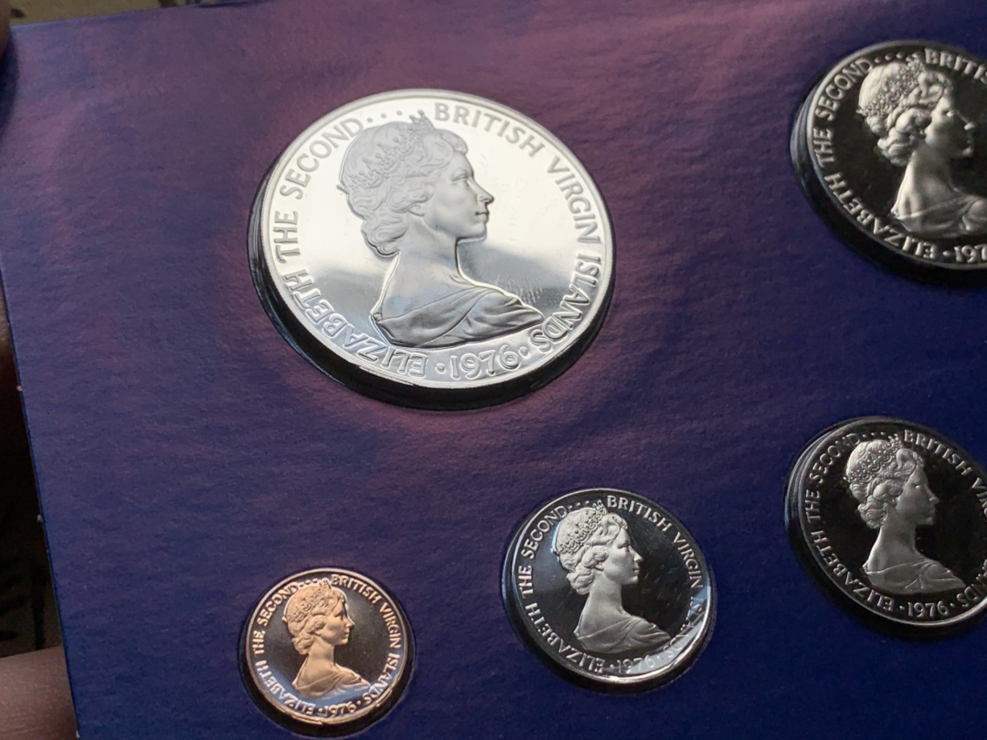 《竞宝斋》第52场-本周日，周一2场连拍（全场不限金额包邮） 原盒证书 维京群岛 1976年 鸟类 6枚套 富兰克林造币厂 精制纪念币 最大枚是银币