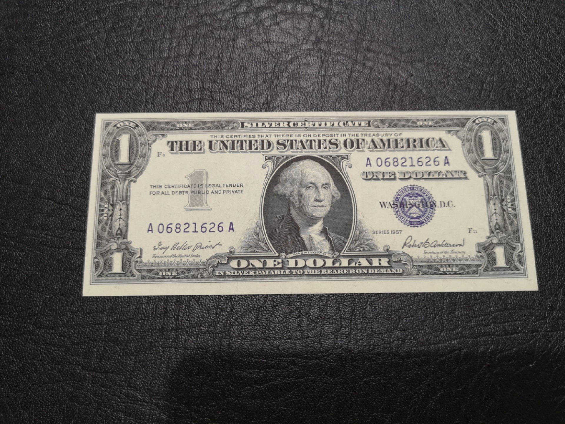 外钞收藏家》第一百七十六期拍卖 1957年蓝库印1美元 全新UNC