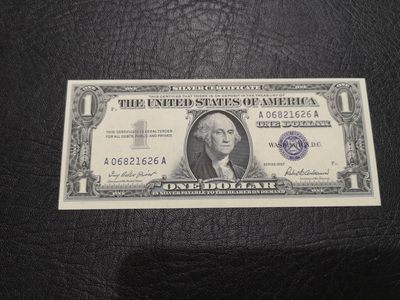 外钞收藏家》第一百七十六期拍卖 - 1957年蓝库印1美元 全新UNC