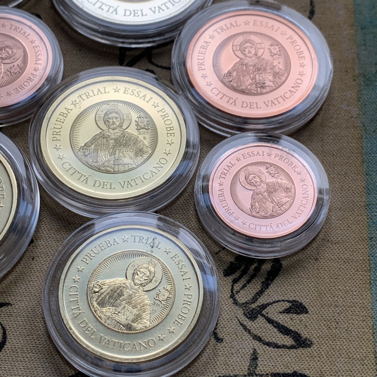 《竞宝斋》第52场-本周日，周一2场连拍（全场不限金额包邮） BU级 稀少梵蒂冈耶稣像样币8枚套币 宗教题材 品相完美 非常少见