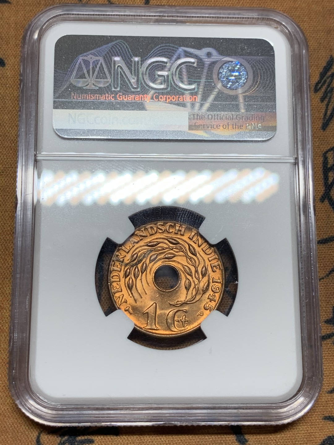 《竞宝斋》第52场-本周日，周一2场连拍（全场不限金额包邮） NGC MS65RB 1945年荷属东印度1分 铜光满满 流光溢彩