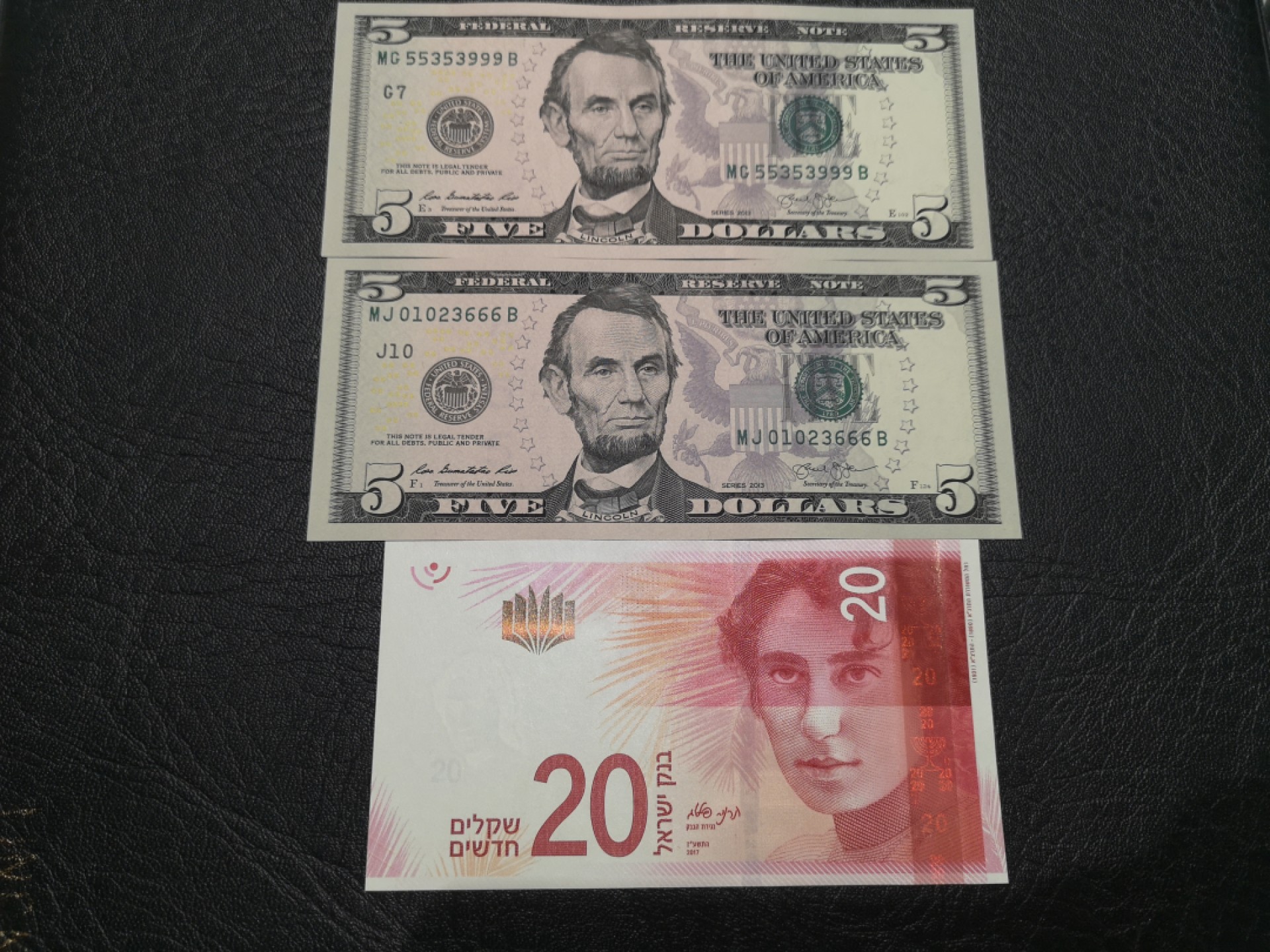 外钞收藏家》第一百七十六期拍卖 5美元两张豹子号加以色列20 三张一起 全新UNC