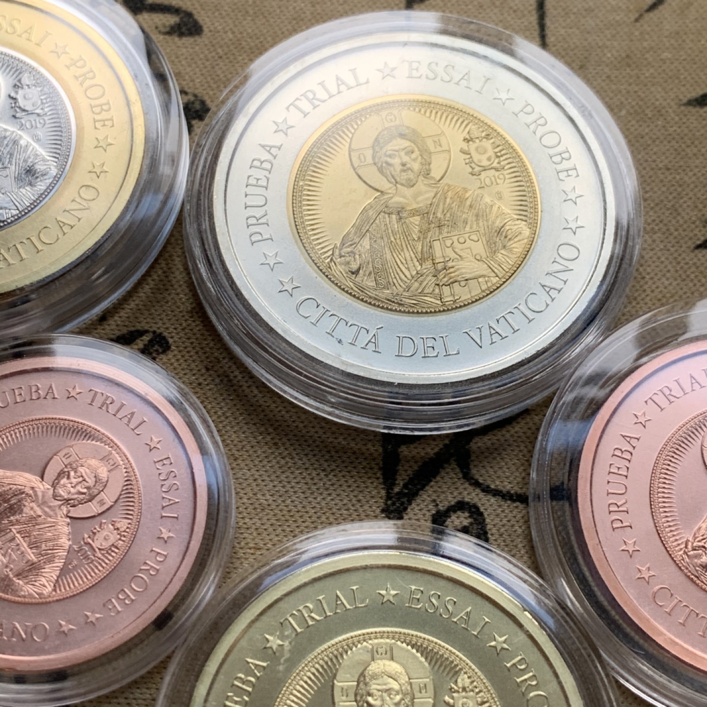 《竞宝斋》第52场-本周日，周一2场连拍（全场不限金额包邮） BU级 稀少梵蒂冈耶稣像样币8枚套币 宗教题材 品相完美 非常少见