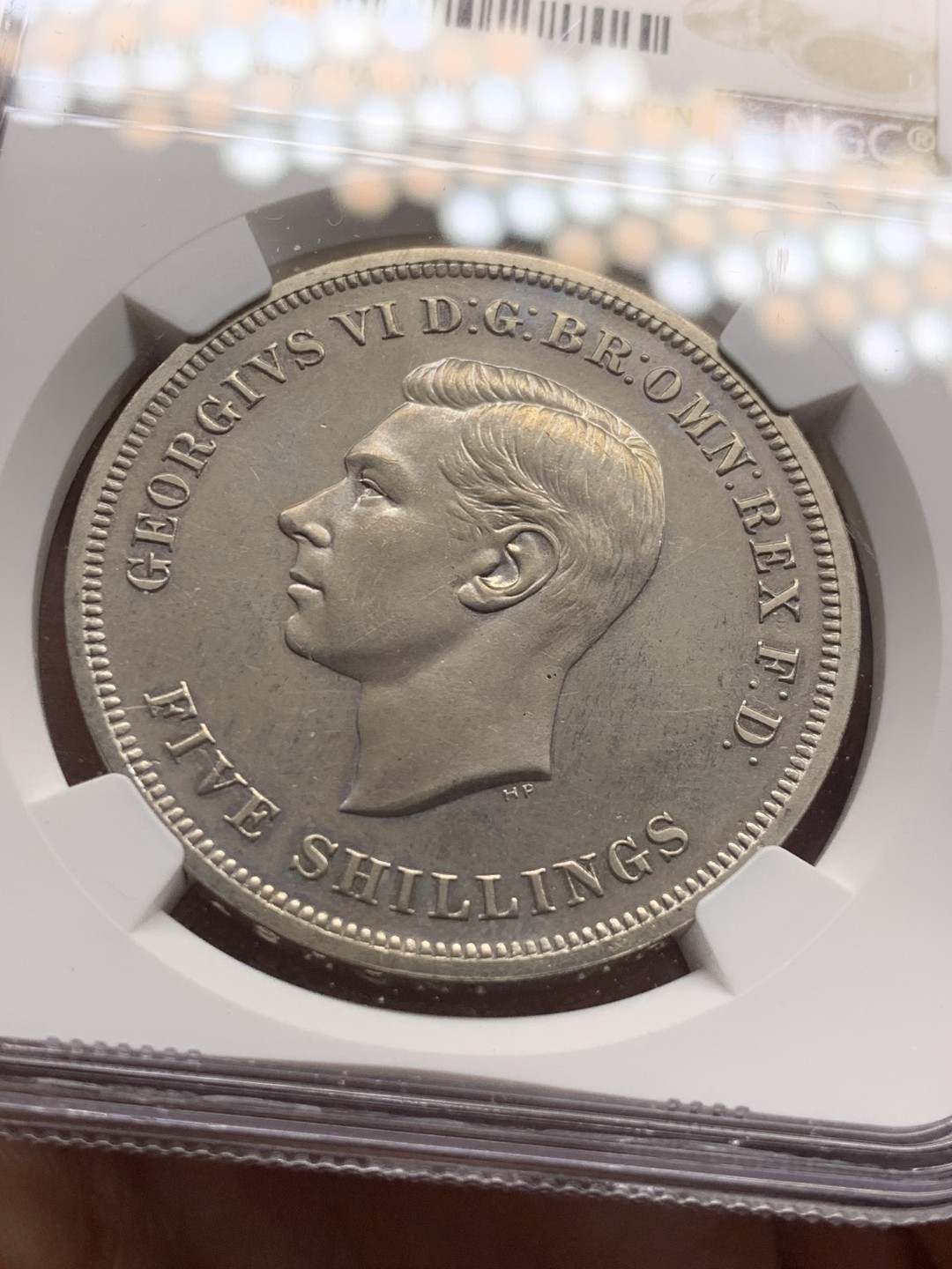 《竞宝斋》第52场-本周日，周一2场连拍（全场不限金额包邮） 英国1951年乔治六世一克朗镍马剑银币 NGC PL63