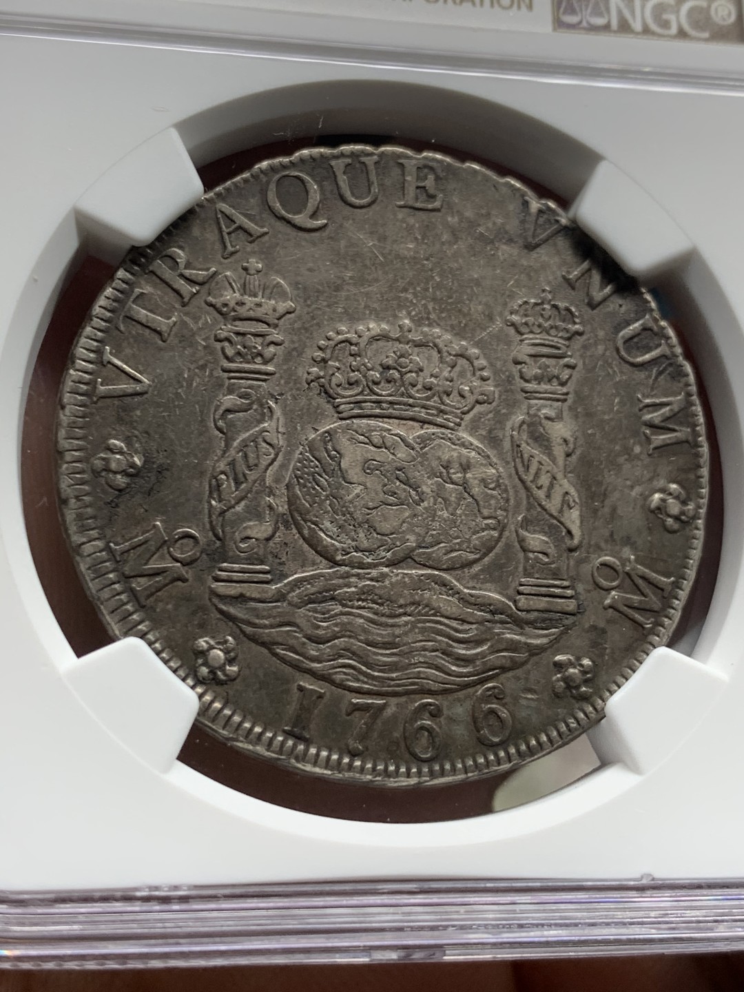 《竞宝斋》第52场-本周日，周一2场连拍（全场不限金额包邮） NGC-XF45  墨西哥地球 1766/5   8 里亚尔   地球骑字都是属于rare  加之大黑彩包浆 收藏首选  最热  