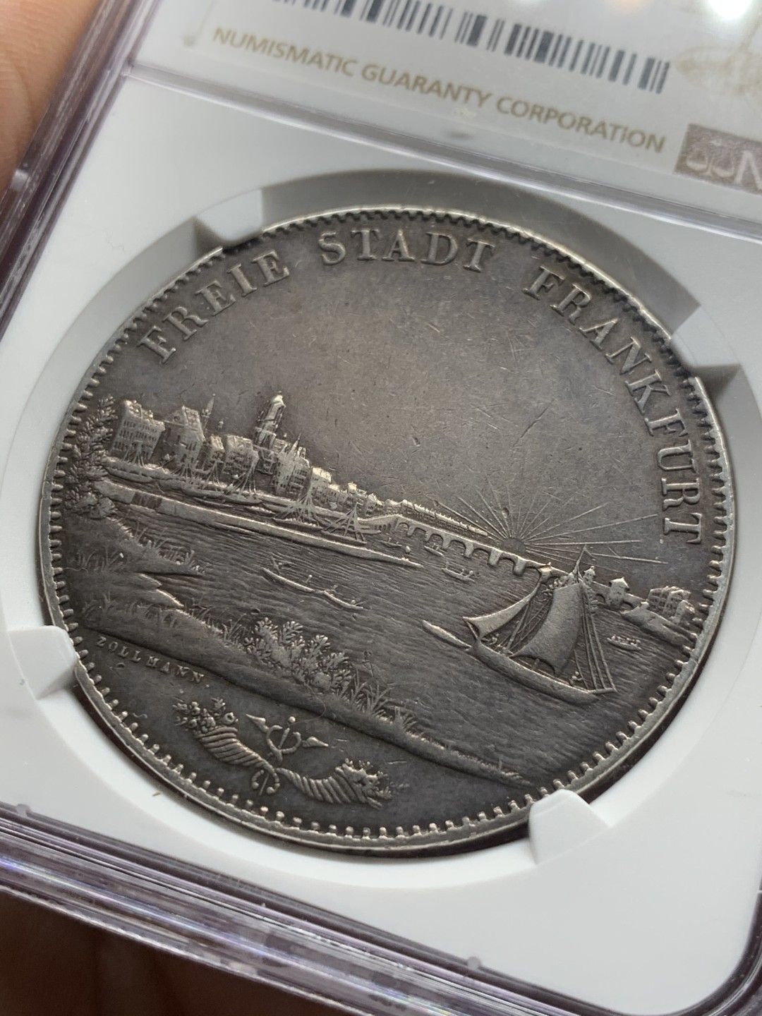 《竞宝斋》第52场-本周日，周一2场连拍（全场不限金额包邮） NGC 评级 德国法兰克福 1844年 2泰勒 景观银币 自然流通 整体温润