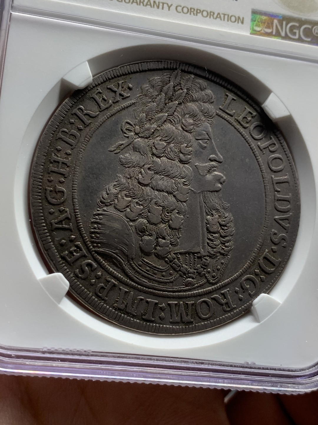 《竞宝斋》第52场-本周日，周一2场连拍（全场不限金额包邮） NGC XF45 神圣罗马帝国 1701年 大波浪 猪嘴 泰勒 银币 打制均匀 状态非常好
