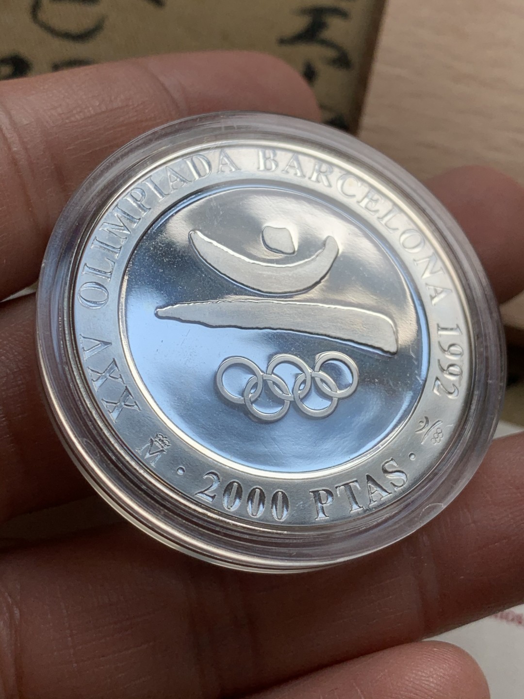 《竞宝斋》第52场-本周日，周一2场连拍（全场不限金额包邮） 原盒证书 西班牙 1992年 奥运 2000比塞塔 精制大银币 27克