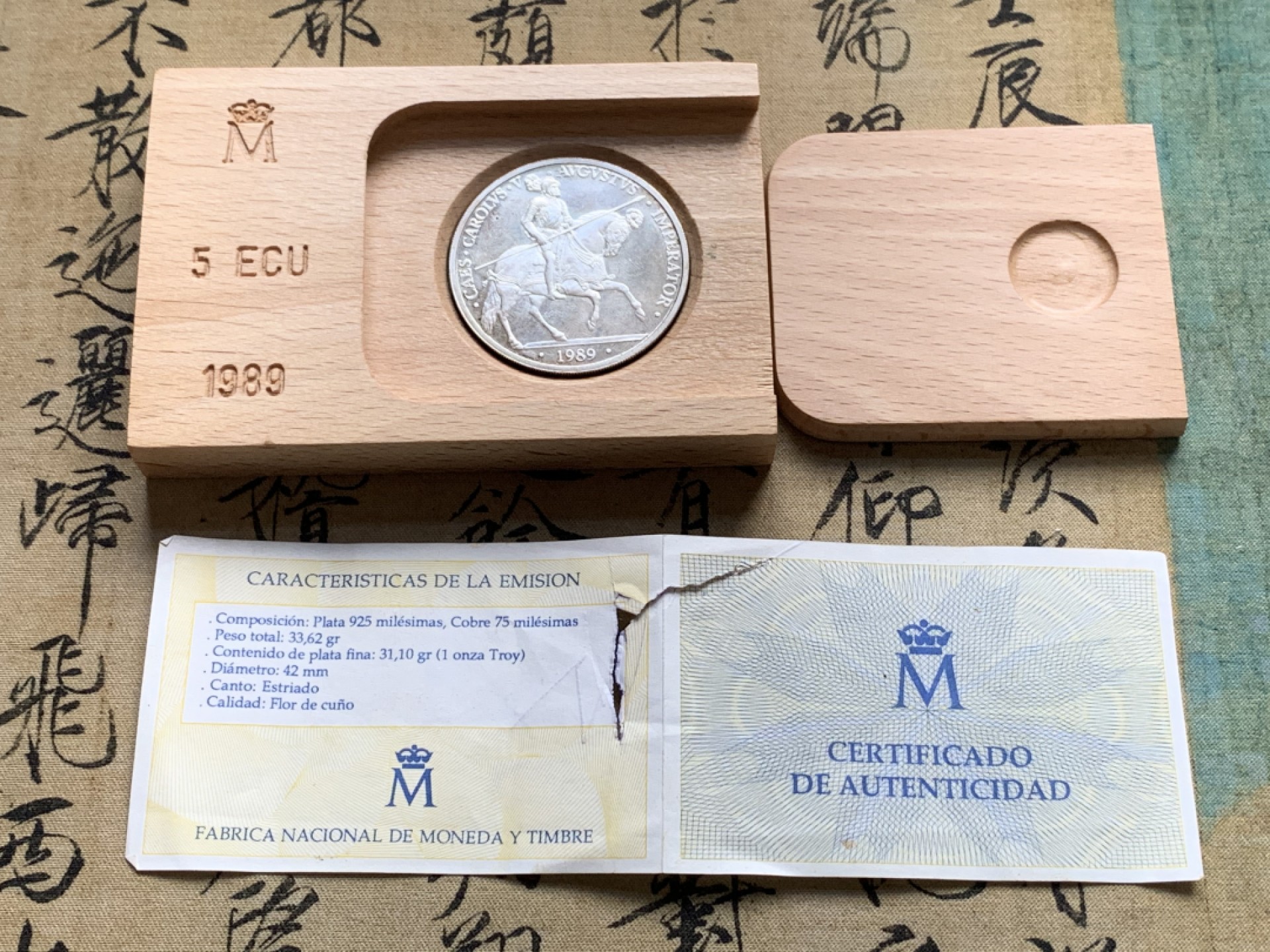 《竞宝斋》第52场-本周日，周一2场连拍（全场不限金额包邮） 原盒证书 西班牙 1989年 骑士 ECU 大银币 1盎司尺寸