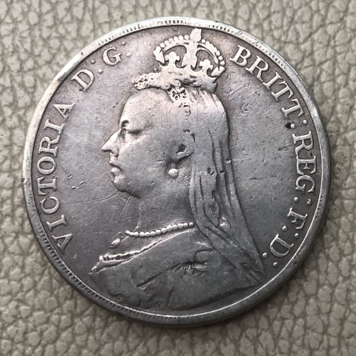 【保诚微拍】第28期 外国老银币【马剑、摩根主场】 英国 维多利亚女王 1890年 克朗 高冠版 马剑 大银币 （28克，92.5%银）XF-11