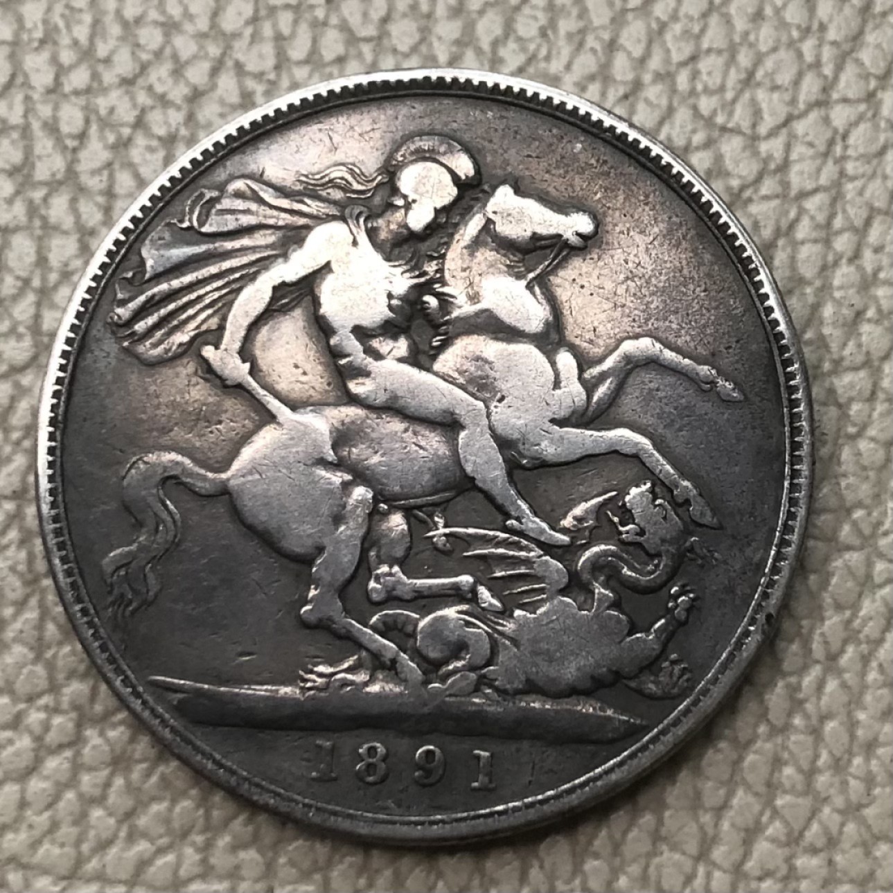 【保诚微拍】第28期 外国老银币【马剑、摩根主场】 英国 维多利亚女王 1891年 克朗 高冠版 马剑 大银币 （28克，92.5%银）XF-12