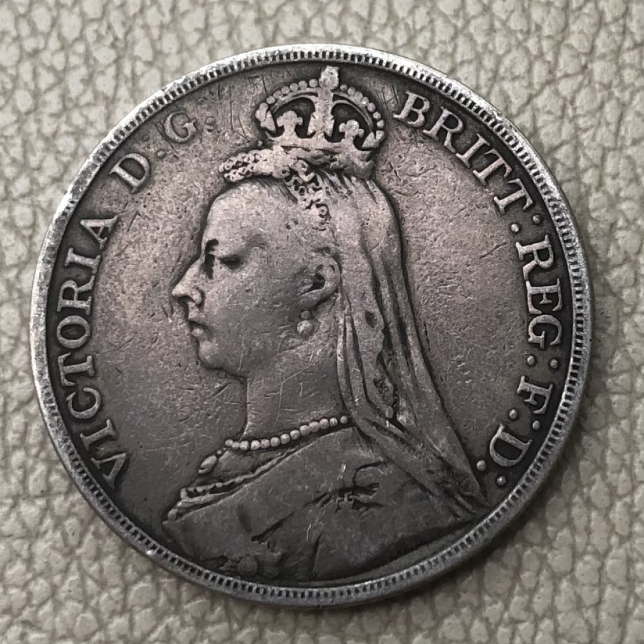 【保诚微拍】第28期 外国老银币【马剑、摩根主场】 英国 维多利亚女王 1889年 克朗 高冠版 马剑 大银币 （28克，92.5%银）XF