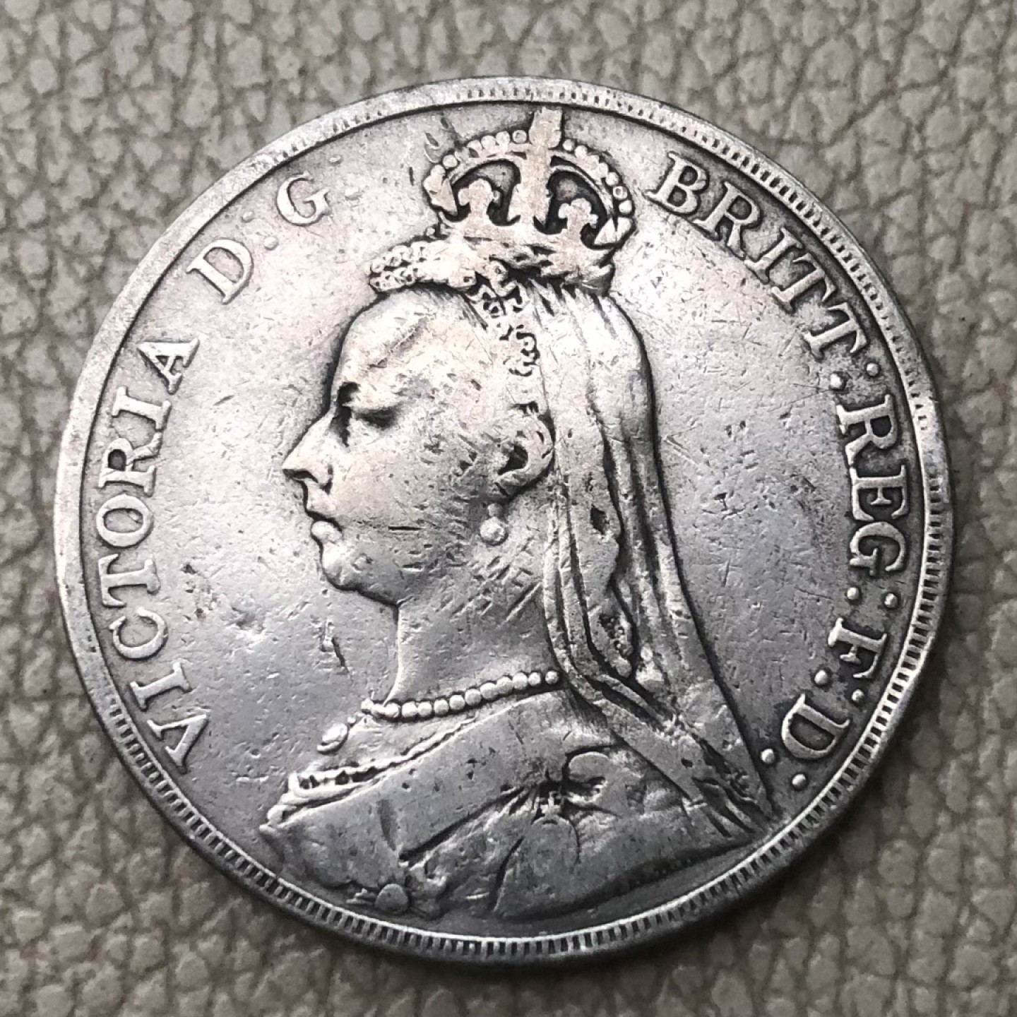 【保诚微拍】第28期 外国老银币【马剑、摩根主场】 英国 维多利亚女王 1890年 克朗 高冠版 马剑 大银币 （28克，92.5%银）XF-10