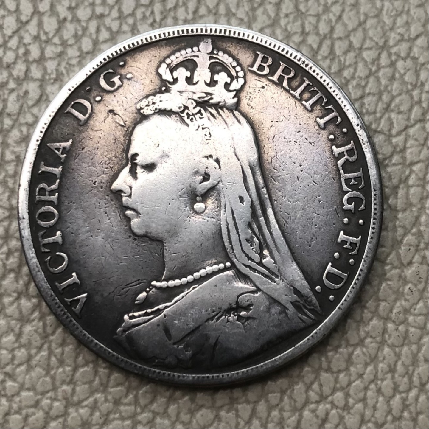 【保诚微拍】第28期 外国老银币【马剑、摩根主场】 英国 维多利亚女王 1891年 克朗 高冠版 马剑 大银币 （28克，92.5%银）XF-12