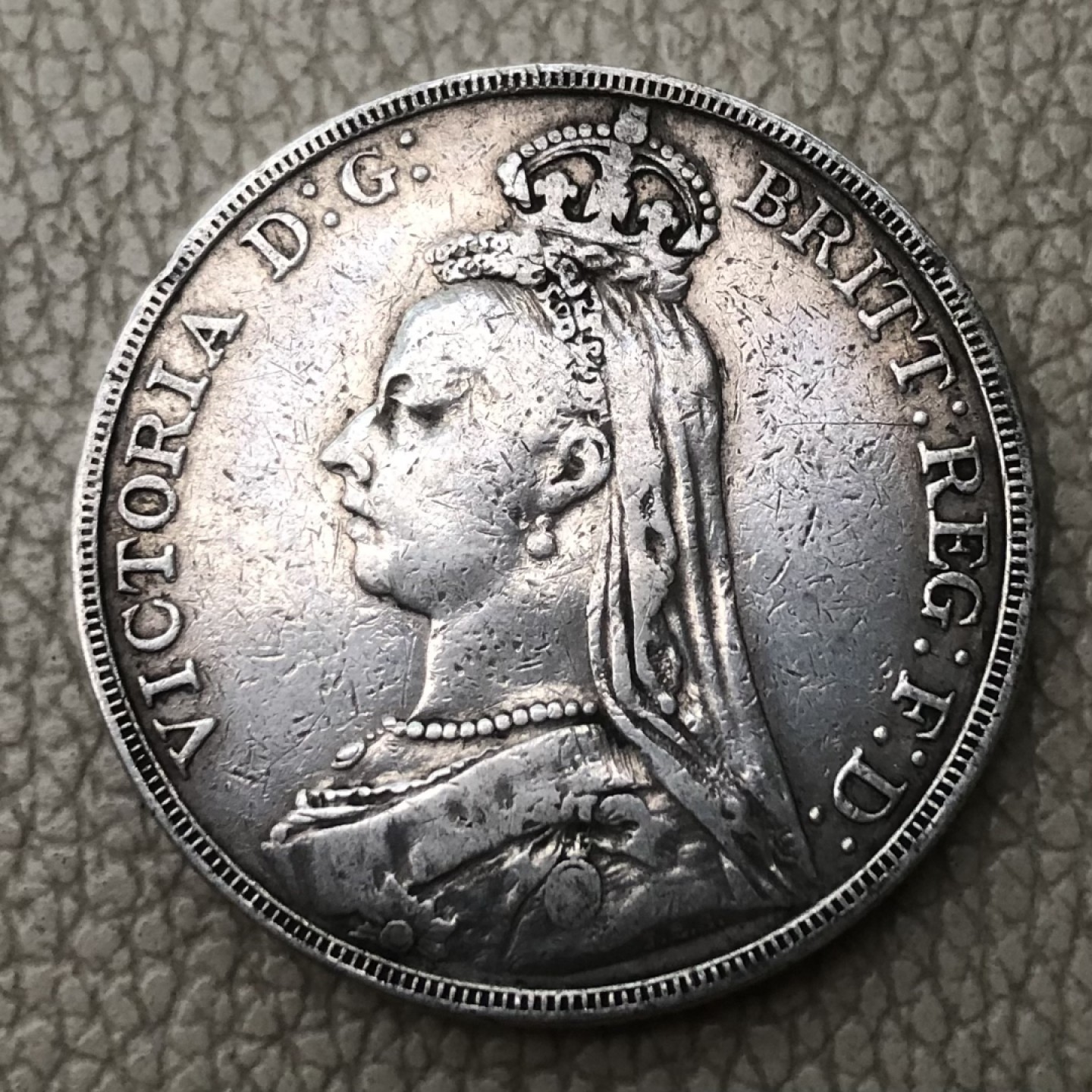 【保诚微拍】第28期 外国老银币【马剑、摩根主场】 英国 维多利亚女王 1889年 克朗 高冠版 马剑 大银币 （28克，92.5%银）XF-5