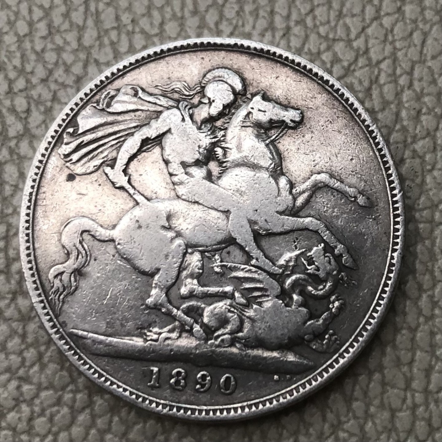 【保诚微拍】第28期 外国老银币【马剑、摩根主场】 英国 维多利亚女王 1890年 克朗 高冠版 马剑 大银币 （28克，92.5%银）XF-9