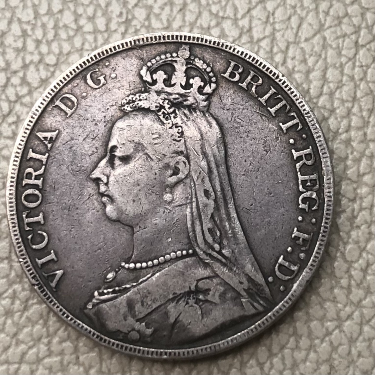 【保诚微拍】第28期 外国老银币【马剑、摩根主场】 英国 维多利亚女王 1892年 克朗 高冠版 马剑 大银币 （28克，92.5%银）XF-17