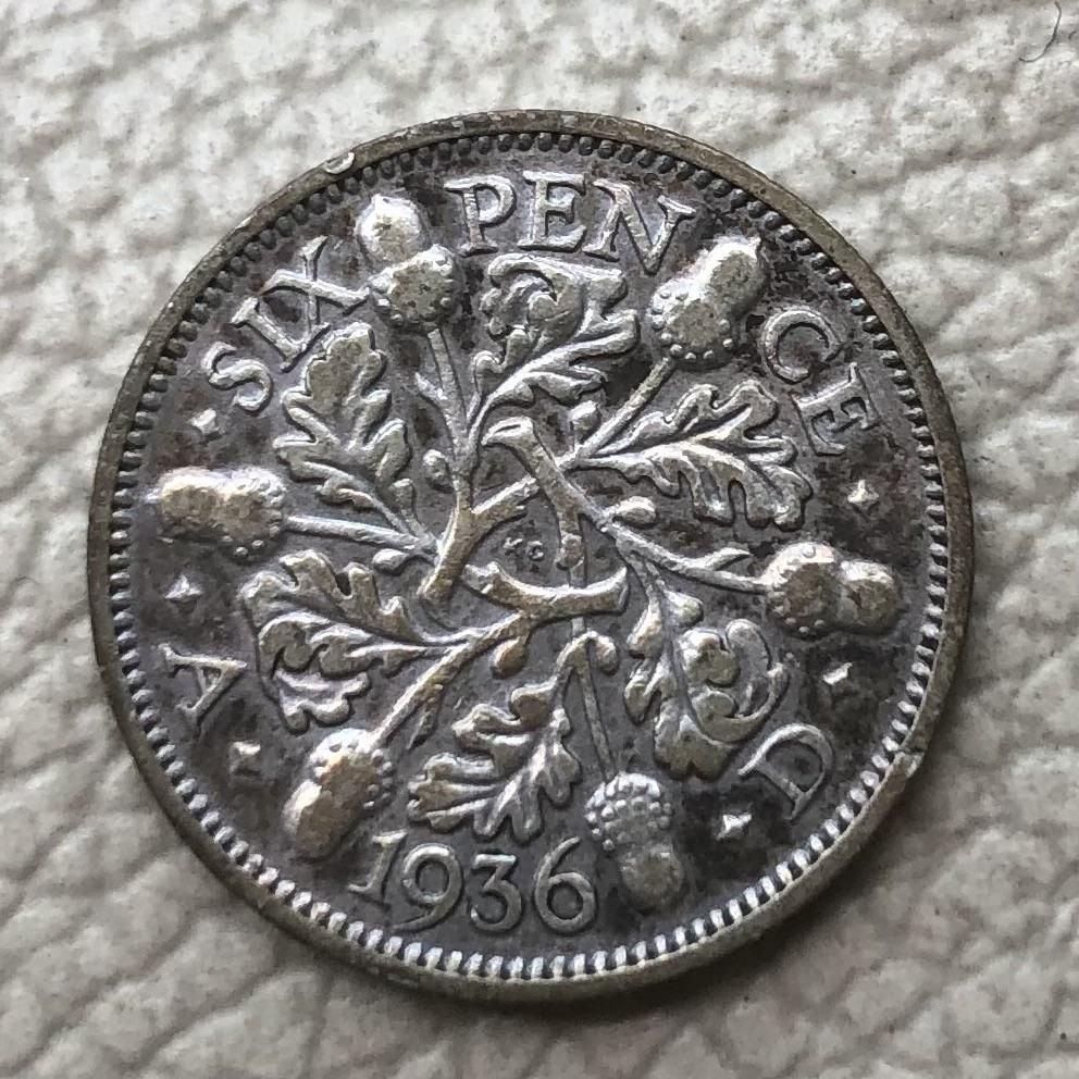 【保诚微拍】第28期 外国老银币【马剑、摩根主场】 英国 乔治五世 1936年 橡树叶 六便士 银币（2.8克 0.5银）  天然魔幻五彩！