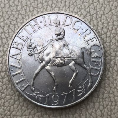 【保诚微拍】第28期 外国老银币【马剑、摩根主场】 - 英国 1977年 伊丽莎白二世 英女王 登基20周年 克朗型 纪念币 （镍币）（28克 38mm）