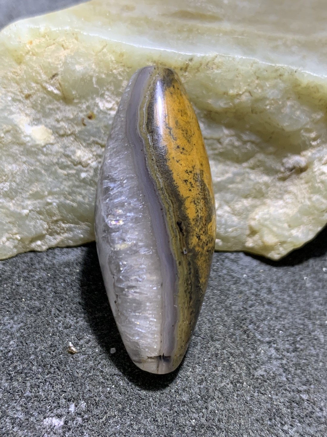 精美罕见天然冰飘黑烟料九眼页岩随形天珠一颗！