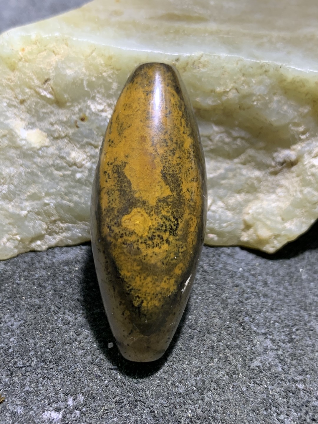 精美罕见天然冰飘黑烟料九眼页岩随形天珠一颗！