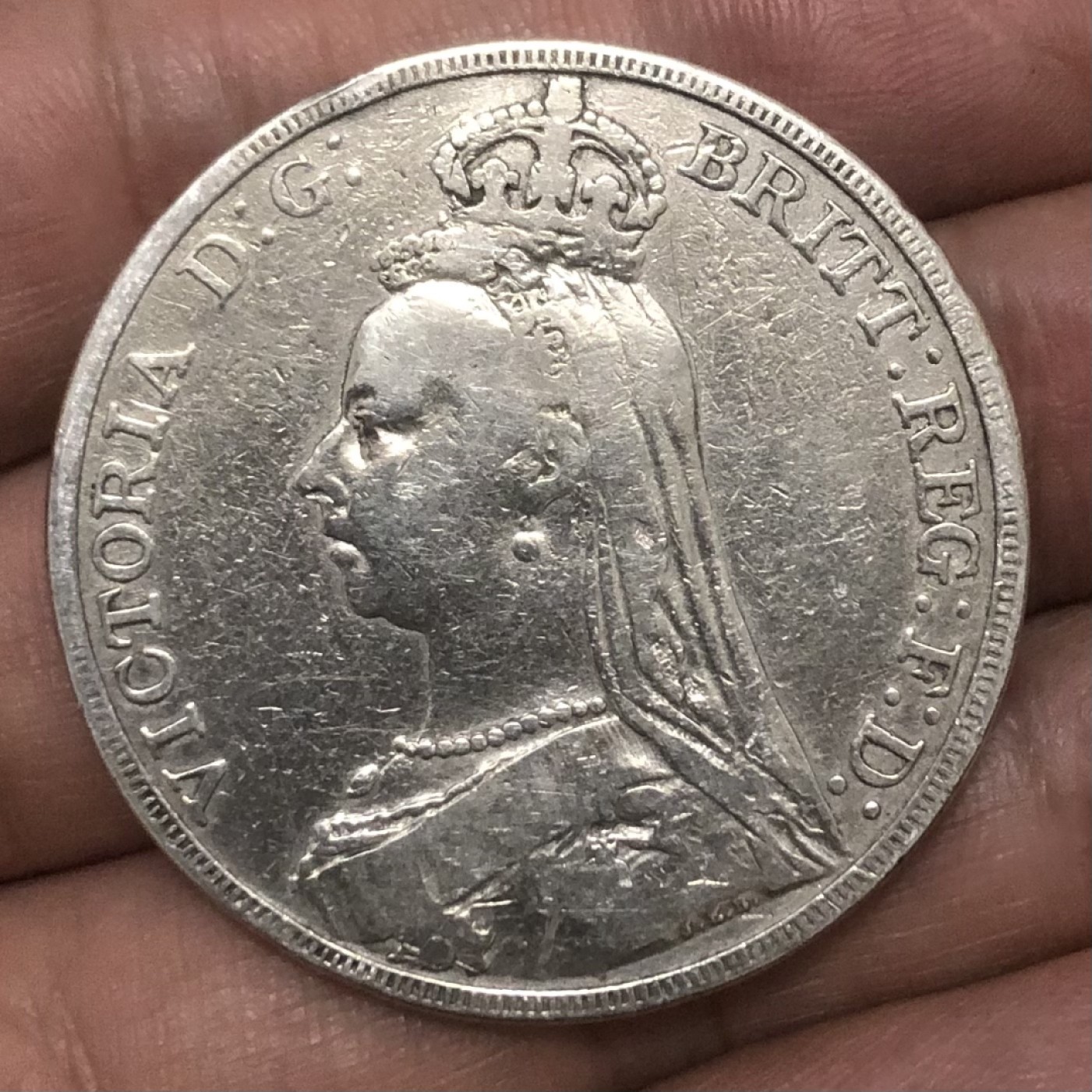 【保诚微拍】第28期 外国老银币【马剑、摩根主场】 英国 维多利亚女王 1890年 克朗 高冠版 马剑 大银币 （28克，92.5%银）XF-12