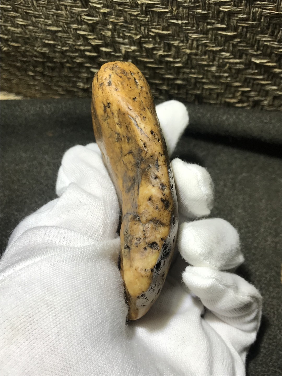 仅此一方，精美天然戈壁老皮石原石一方