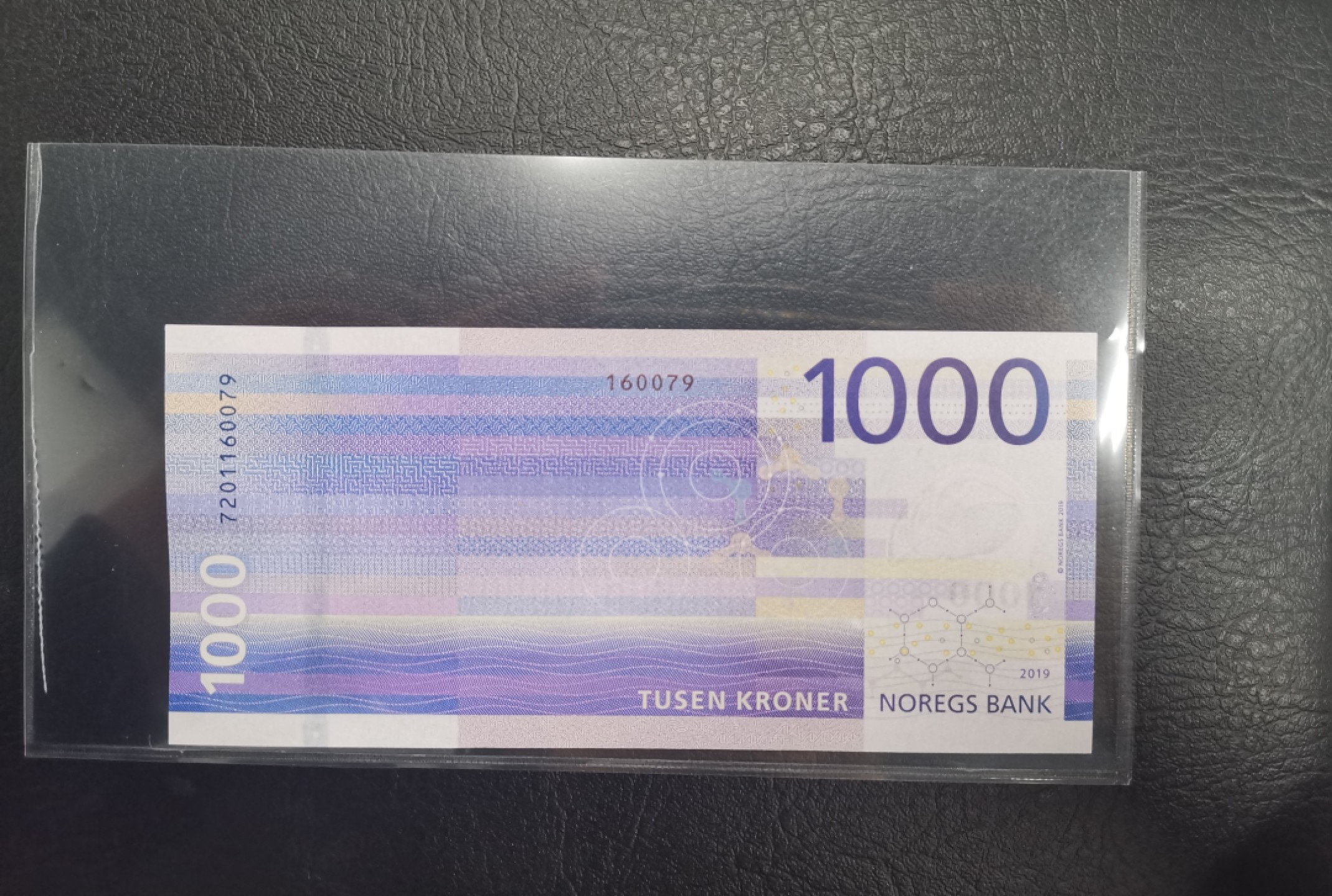 《张总和他的朋友们外币收藏》五一特别精品场 挪威1000克朗全新UNC尾9 2018年名誉品海浪 缺货品种 绝中绝品相适合评级个人感觉67E 绝到没朋友