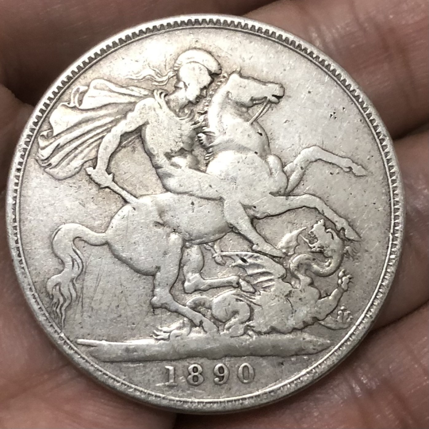 【保诚微拍】第28期 外国老银币【马剑、摩根主场】 英国 维多利亚女王 1890年 克朗 高冠版 马剑 大银币 （28克，92.5%银）XF-11