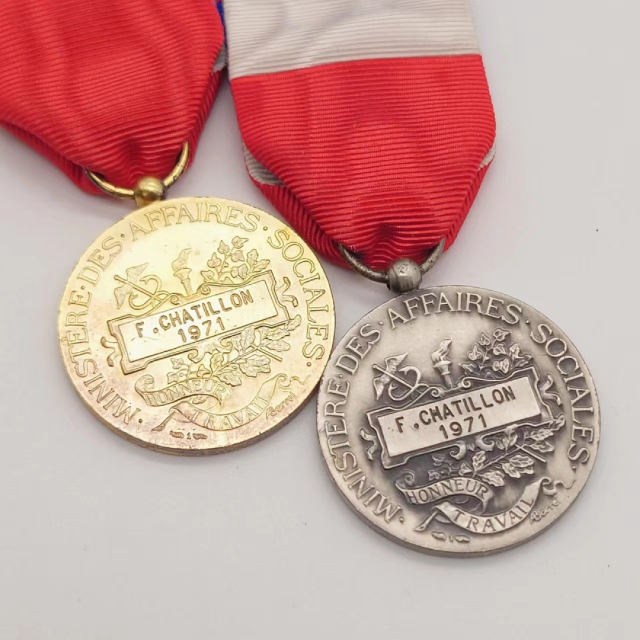 勋章奖章交易所4月30日群拍 法国劳动奖章套章