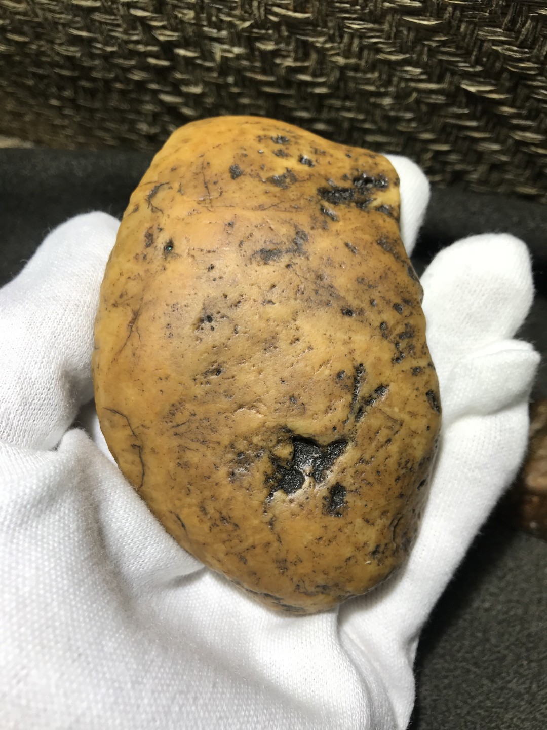 仅此一方，精美天然戈壁老皮石原石一方